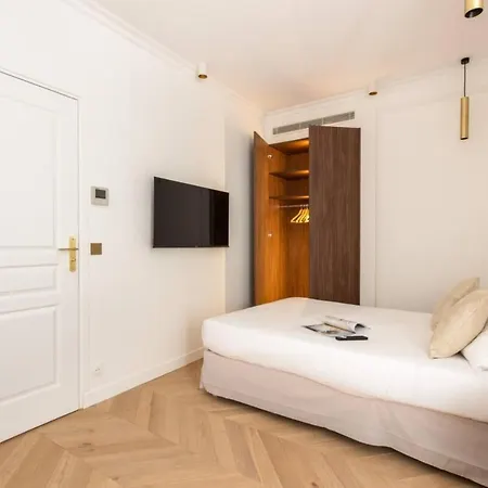 Central&spacious 2bd For 6 *