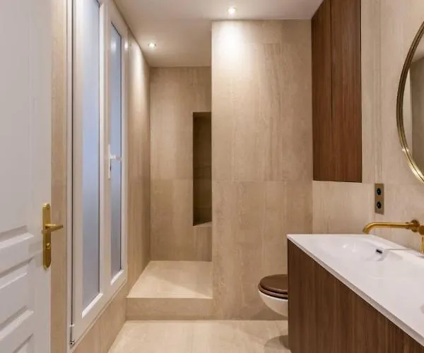 Central&spacious 2bd For 6