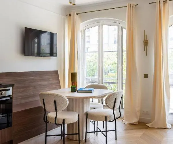 Central&spacious 2bd For 6 *