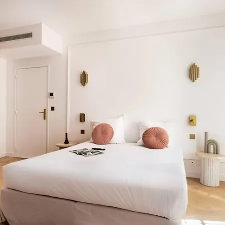 Elegant Parisian Apartment For 6 Boulevard Voltaire * Παρίσι