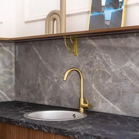 Central&spacious 2bd For 6 * Париж