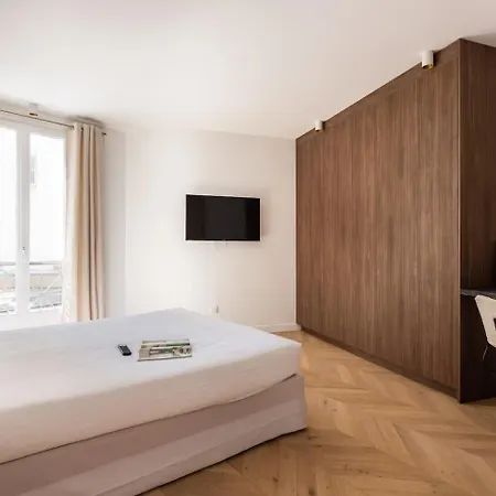 Elegant Parisian For 6 Boulevard Voltaire *
