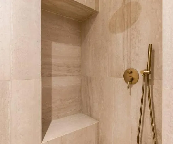 Central&spacious 2bd For 6 * Paryż