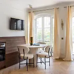 Central&spacious 2bd For 6 *